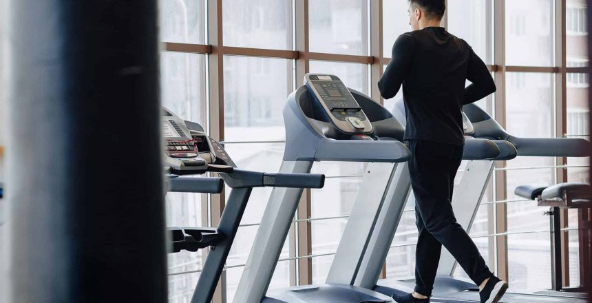 stylish-guy-gym-is-training-treadmill-healthy-lifestyle